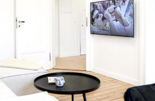 Western Ring Area Apartment | LIGHTPLACE Design Boxspring Küche Homeoffice City nah