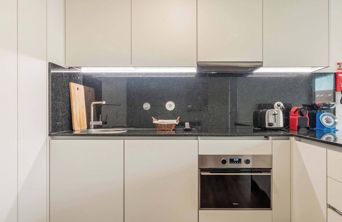 Senhora da Hora Apartment | Liiiving in Matosinhos - Warm Vintage Apartment