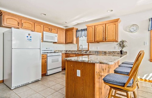 Townsend's Inlet House | Like new! 1 short block to great beach!