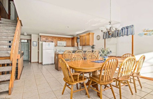 Townsend's Inlet House | Like new! 1 short block to great beach!