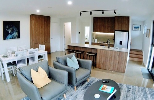 Broulee House | Like New, 3 bedroom Townhome, Walking distance (7 Min) to 3 beaches of Broulee.