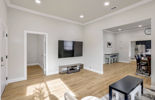 Northside House | Like New 6BED 3BR 2BA Home in Japan Town San Jose