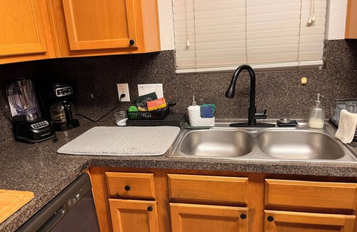 Central Southwest House | “Lil Africa” 4BR, WiFi, 5g, near Golf, NRG, MedCntr, MoCity. Long stay discounts