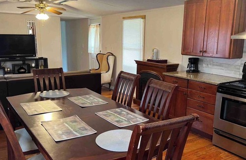 Burlington House | "Lil Big" Tiny House near Lion Reserve