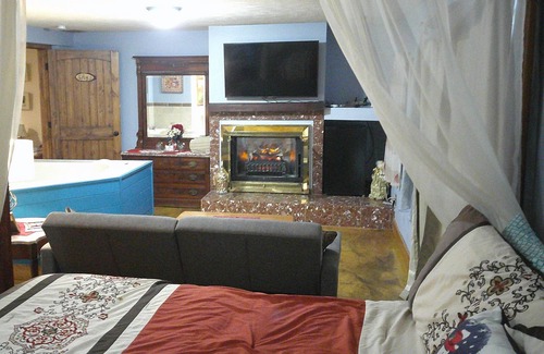 Gnaw Bone Bed & Breakfast | Lil Black Bear Inn