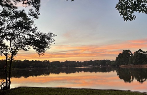 Conroe Cottage | Lil Blue Lake House on a private lake in Conroe.