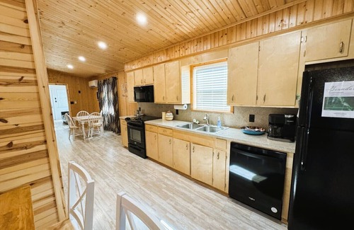 Caddo Gap Cabin | Lil Caddo Riverfront Cabin