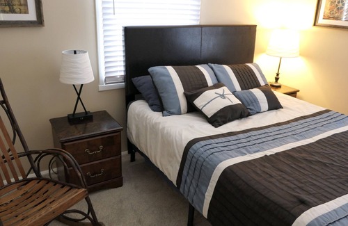 Columbus House | Lil' Grand - 3 bedroom , 1 full bathroom; Ready for your Columbus experience! 😎