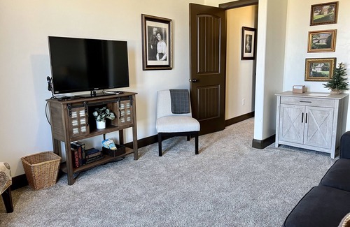 Hurricane House | Lil` Hacienda | Casita w/Hot Tub, Kayaks & Paddleboards | 1 Bed, 1 Bath - 5 Min from Sand Hollow!
