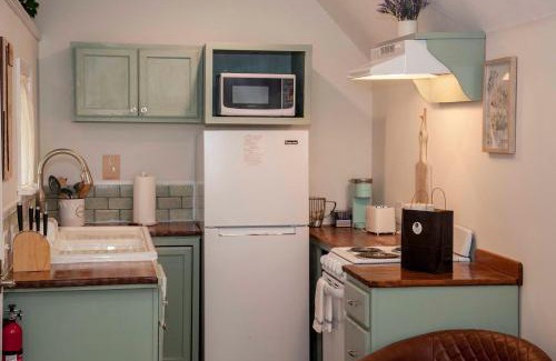 Hammondsport Apartment | Lil Hickory