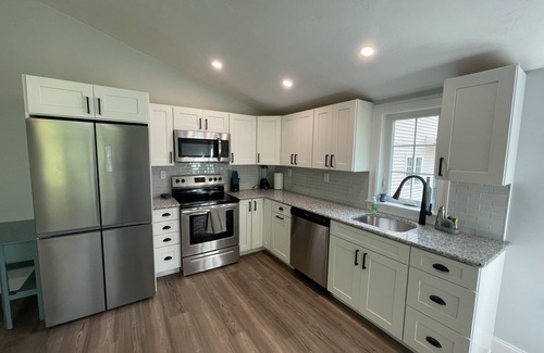 Kingston Apartment | Lil’ Peace & Tranquility