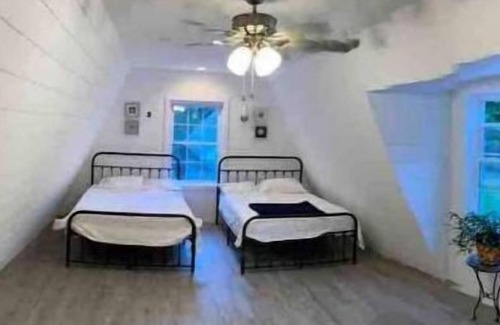 Northwest Harbor Cottage | Lil's East Hampton Inn Cottage.