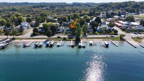 Beulah House | Lil's On The Lake Vintage Cottage On Crystal Lake