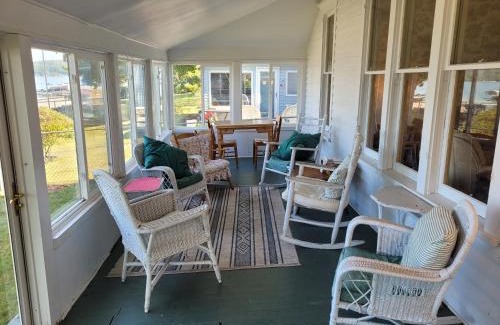Beulah House | Lil's On The Lake Vintage Cottage On Crystal Lake