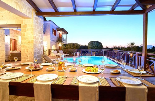 Akrotiri Villa | Lila's Luxury Villa