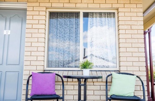 Goulburn Bed & Breakfast | Lilac City Motor Inn Standard Queen Room 9