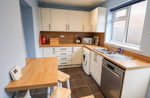 Louth Cottage | LILAC COTTAGE, pet friendly, character holiday cottage in Grimoldby