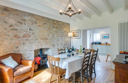 Port-Eynon House | Lilac House - Five Bedroom House, Sleeps 8