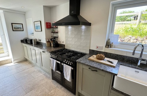 Port-Eynon House | Lilac House - Five Bedroom House, Sleeps 8