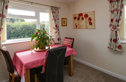Wareham House | LILAC LEA, pet friendly, country holiday cottage in Bere Regis