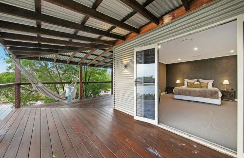 Keinbah Villa | Lilies Lakeside Spa Villa - 2 Bedroom