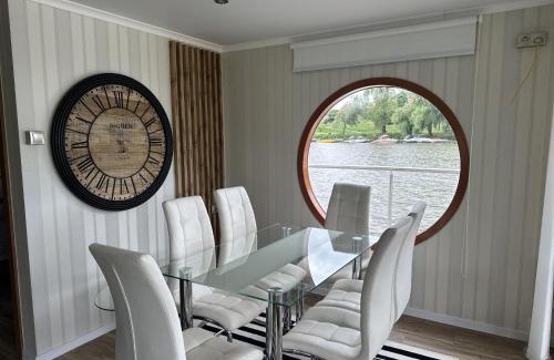 Tokaj Boat Rental | Lilla Privát Lakóhajó Tokaj