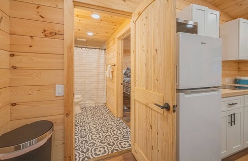 Gumlog House | "Lilliputian Hideaway: A Lakeside Dream"