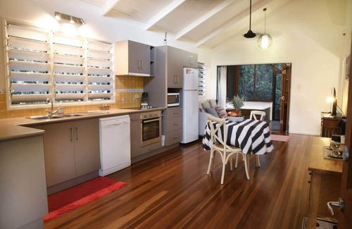 Mission Beach House | Lillypads Red Cottage - Rainforest Tranquility