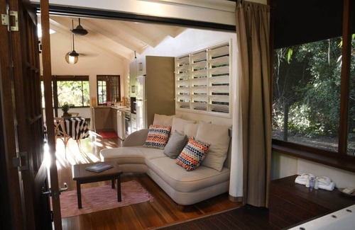 Mission Beach House | Lillypads Red Cottage - Rainforest Tranquility