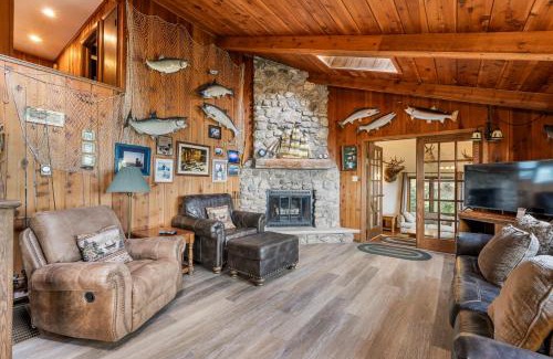 Sturgeon Bay House | Lily Bay Lodge by Simple Life Rentals