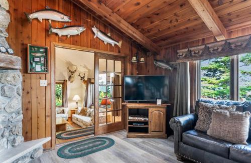 Sturgeon Bay House | Lily Bay Lodge by Simple Life Rentals