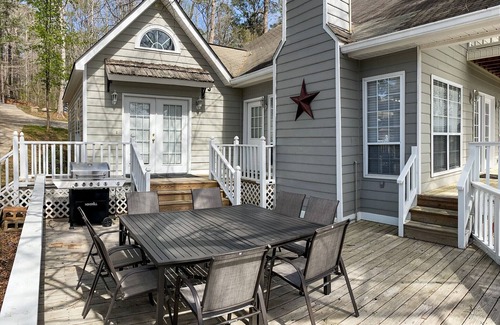 Milledgeville House | Lily & Oak Lakefront Retreat