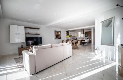 Mellieħa Heights Apartment | Lily of the Hill - 2 Bedr, 3 bath