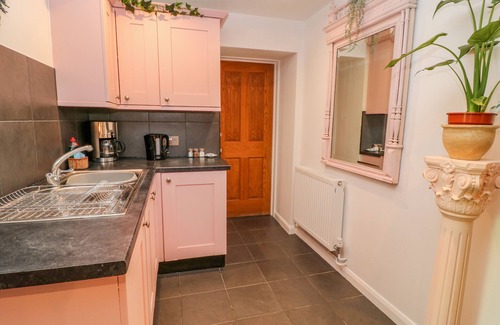 Okehampton Cottage | LILY PAD, romantic, character holiday cottage in Okehampton