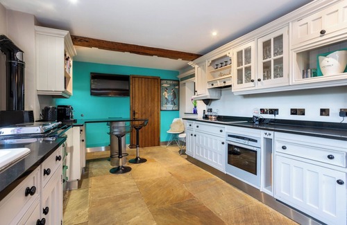 Pulborough Villa | Lily Ponds Cottage - Four Bedroom Villa, Sleeps 7