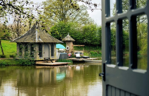 Pulborough Villa | Lily Ponds Cottage - Four Bedroom Villa, Sleeps 7