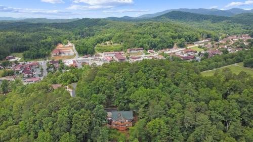 Helen Villa | Lily's Lookout Lodge - Helen, GA