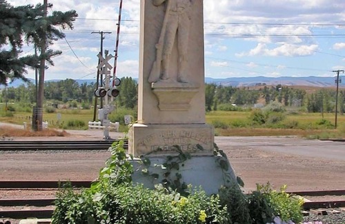 Drummond House | Lilypad house in Drummond, Montana
