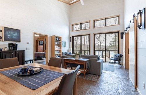 Hayward Cabin | Lilypad Lake House - Nelson Lake - Dog Friendly - Trail Access