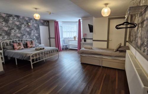 West Cliff Hotel | LilyRose Hotel Room Only Accommodation