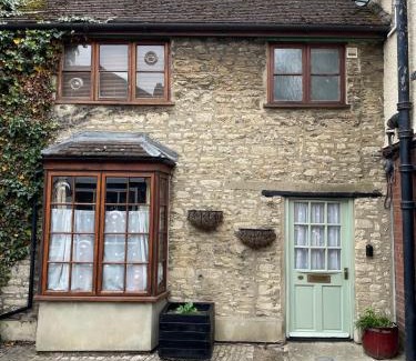 Bicester House | Lilywood Cottage - 2BR Central Bicester