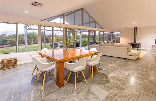 Yallingup House | Lilywood - Minutes from Wineries and Yallingup Beach