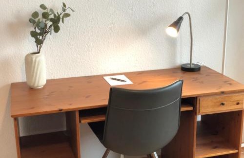 Region Hannover District Apartment | LIME HOMES: Balkon, Küche, Netflix