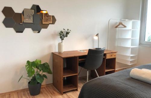 Region Hannover District Apartment | LIME HOMES: Balkon, Küche, Netflix