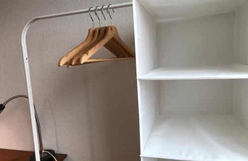 Region Hannover District Apartment | LIME HOMES: Balkon, Küche, Netflix