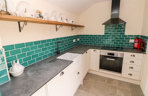 Bridgend Cottage | LIME KILN COTTAGE, pet friendly, with open fire in Cowbridge