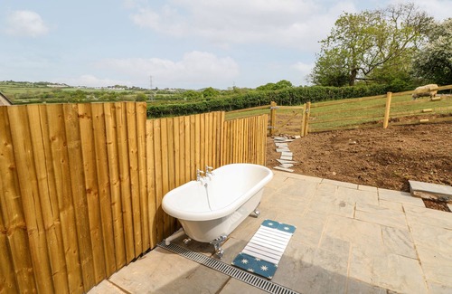 Bridgend Cottage | LIME KILN COTTAGE, pet friendly, with open fire in Cowbridge
