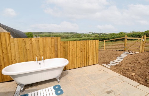 Bridgend Cottage | LIME KILN COTTAGE, pet friendly, with open fire in Cowbridge