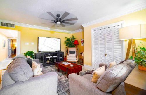 Seven Mile Beach Apartment | Lime Tree Bay Unit # 40