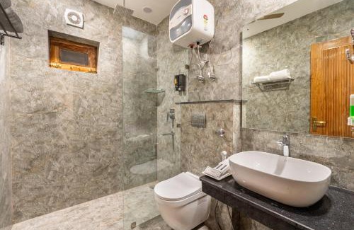 Noida Apartment | Lime Tree Hotel & One Bed Room Serviced Apartment - Noida Next to Sector 50 Metro with Party Venue